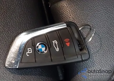 2021 BMW 330I xDrive z USA, uszkodzony, nr VIN 3MW5R7J00M8B98008